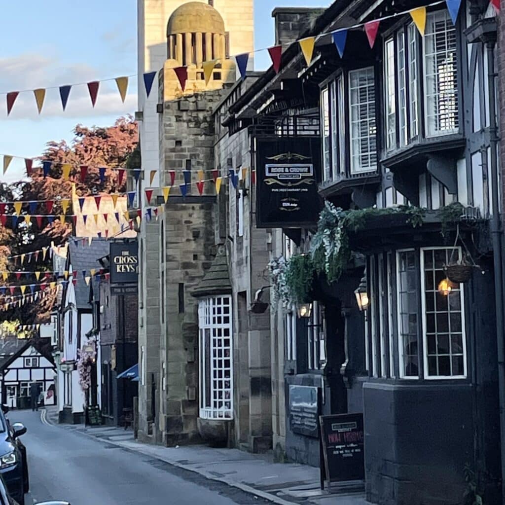 Knutsford's traditional pubs The Rose & Crown and The Cross Keys
